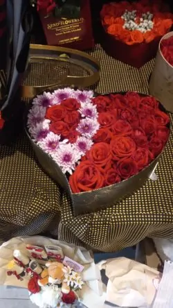 Best Valentine Roses - Sendflowers.pk