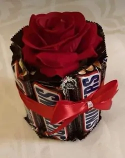 Chocolate and Flowers - Sendflowers.pk