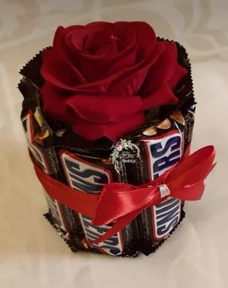 Chocolate and Flowers - Sendflowers.pk