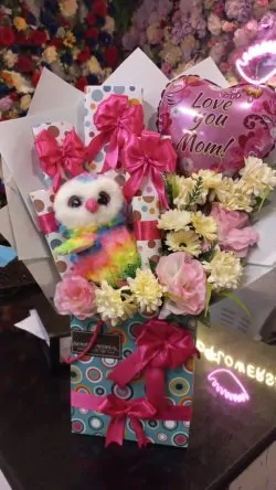Best Gift - Sendflowers.pk