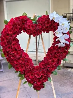 Open Heart Flower Arrangement - Sendflowers.pk