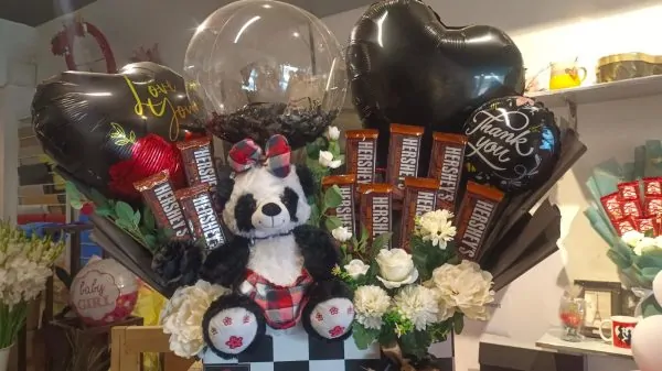 Hershey's Chocolates Near Me - SF Pakistan
