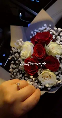 Flowers for Valentine Day Pakistan - SendFlowers.pk