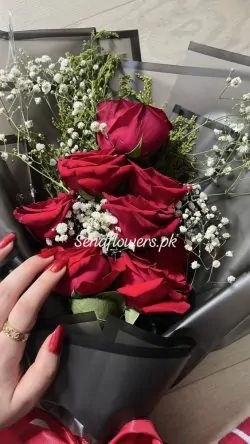 Send Valentine Day Flowers to Karachi - SendFlowers.pk