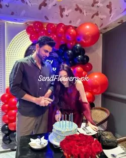 Cake and Flowers Lahore - SendFlowers.pk