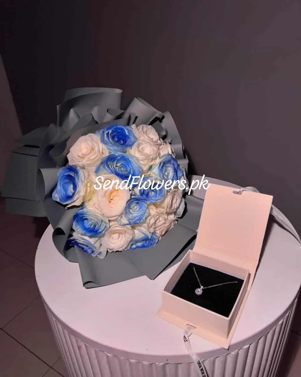 Gifts and Flowers Delivery Lahore - SendFlowers.pk