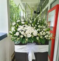 Condolences Flowers - SendFlowers.pk