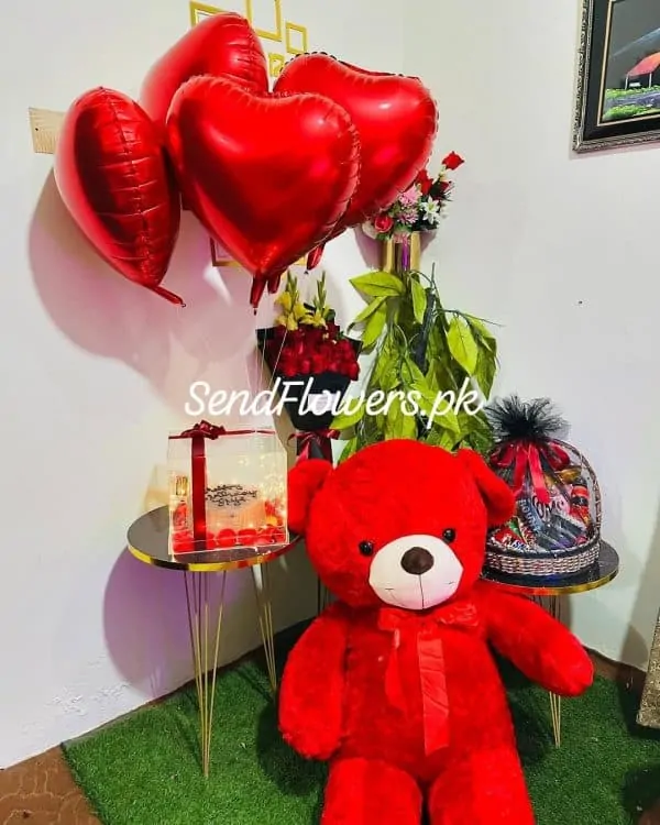 Valentine Gifts for Her Delivery Lahore - TheFlowersDelivery.com