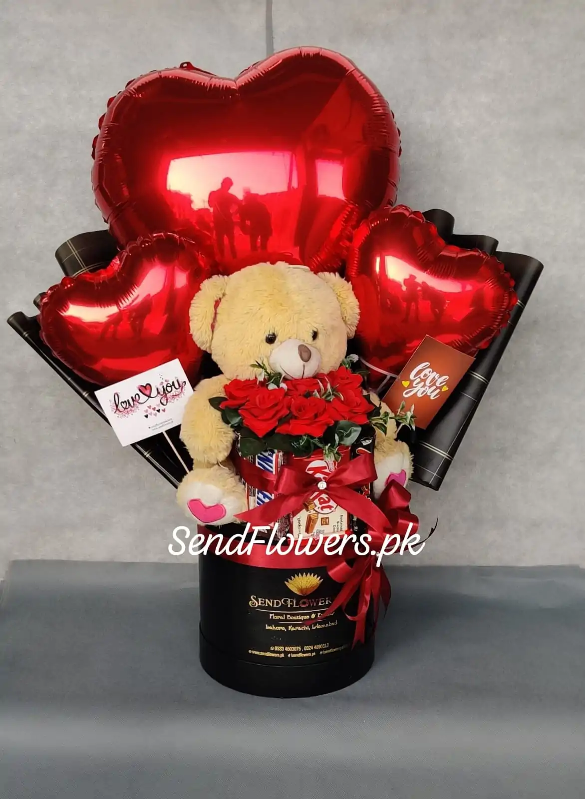 Anniversary Gifts Delivery Lahore - SendFlowers.pk