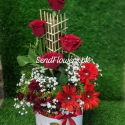 Valentine's Day Flower Gift Box Lahore - SendFlowers.pk