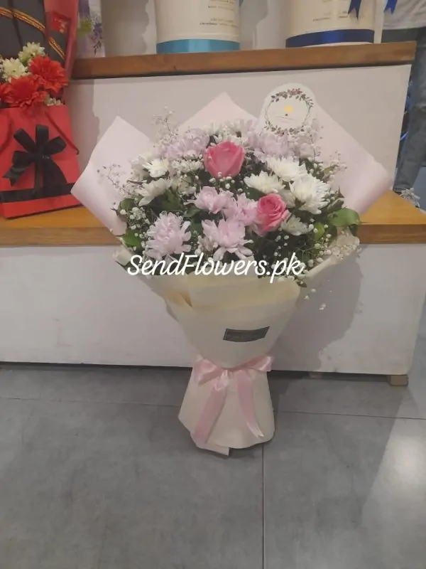Mom's Day Flowers Delivery Faisalabad - SendFlowers.pk