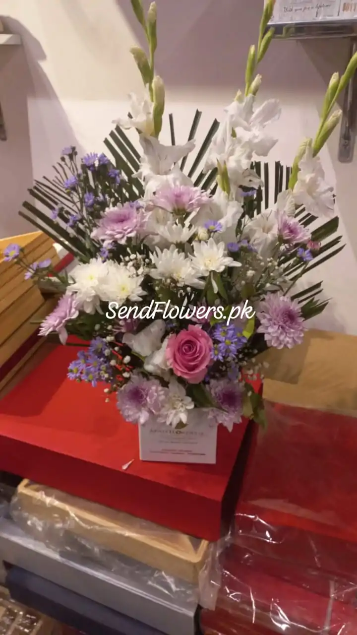 Online Mother's Day Flowers Faisalabad - SendFlowers.pk