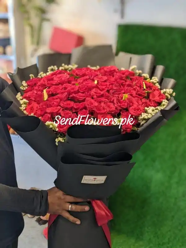Anniversary Flowers Bouquet Pakistan - SendFlowers.pk