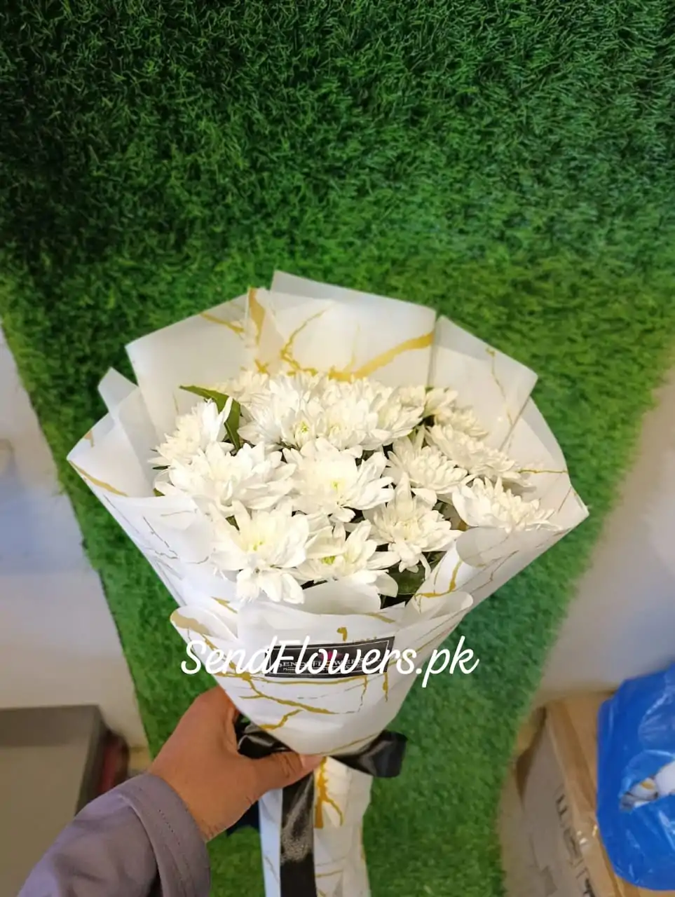 White Flowers Bouquet Delivery Lahore - SendFlowers.pk