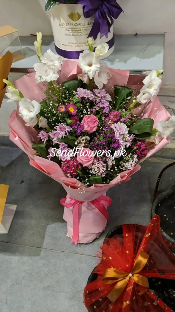 Mother's Day Flowers Bouquet Faisalabad - SendFlowers.pk