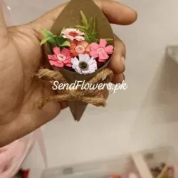 Palm Size Bouquet Lahore - SendFlowers.pk